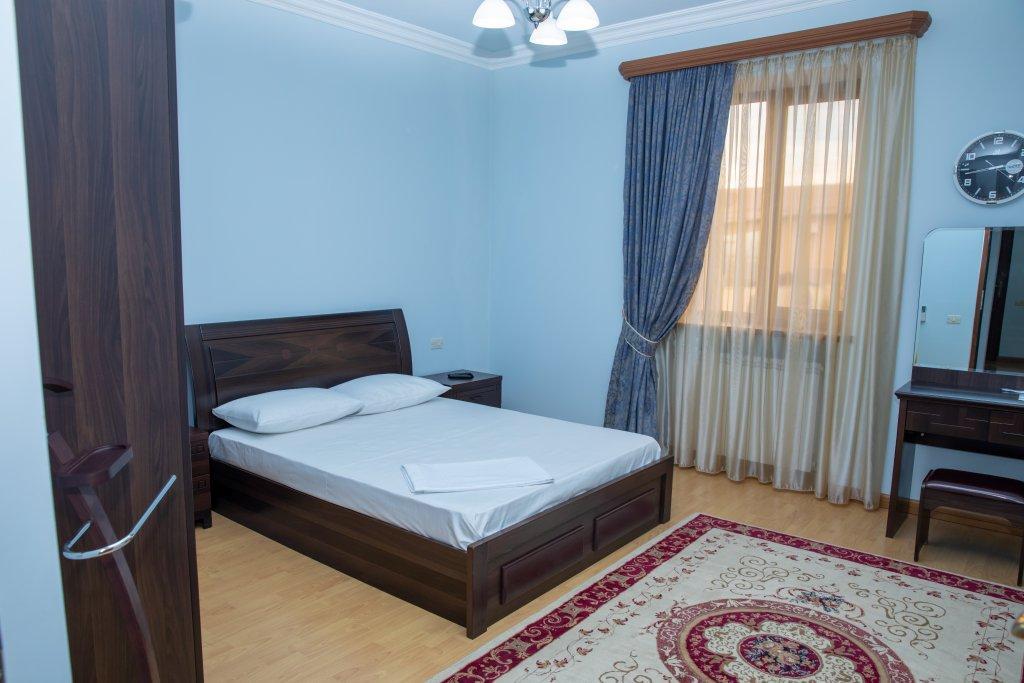 La Defense Hotel Yerevan Exterior photo